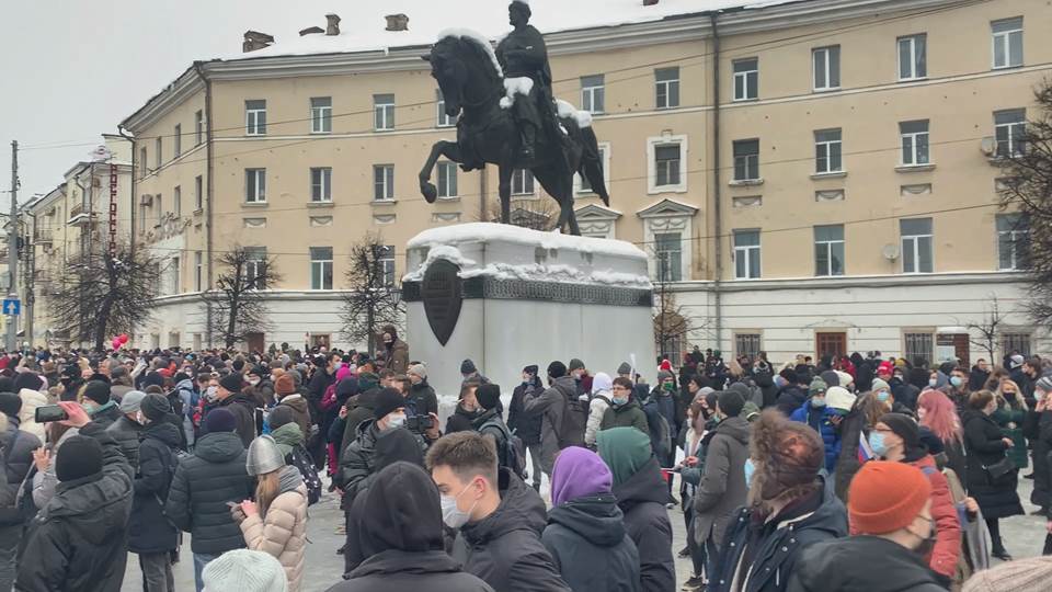 Сейчас вышли. Митинг в Твери 23. Протесты в Твери. Митинг в Твери сегодня. Тверская митинг январь 2021.